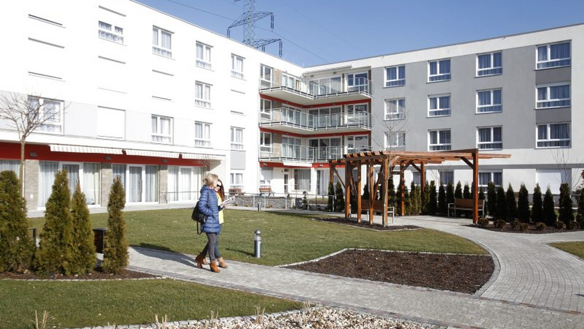 Przy katowickim osiedlu Bażantowo powstała rezydencja dla seniorów. Senior Residence jest inwestycją Diakonii Neuendettelsau - niemieckiej organizacji zajmującej się prowadzeniem m.in. placówek dla osób starszych i szkół.