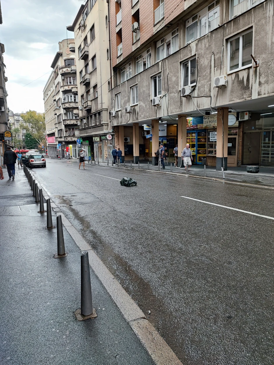 Đubre na ulici u Beogradu 