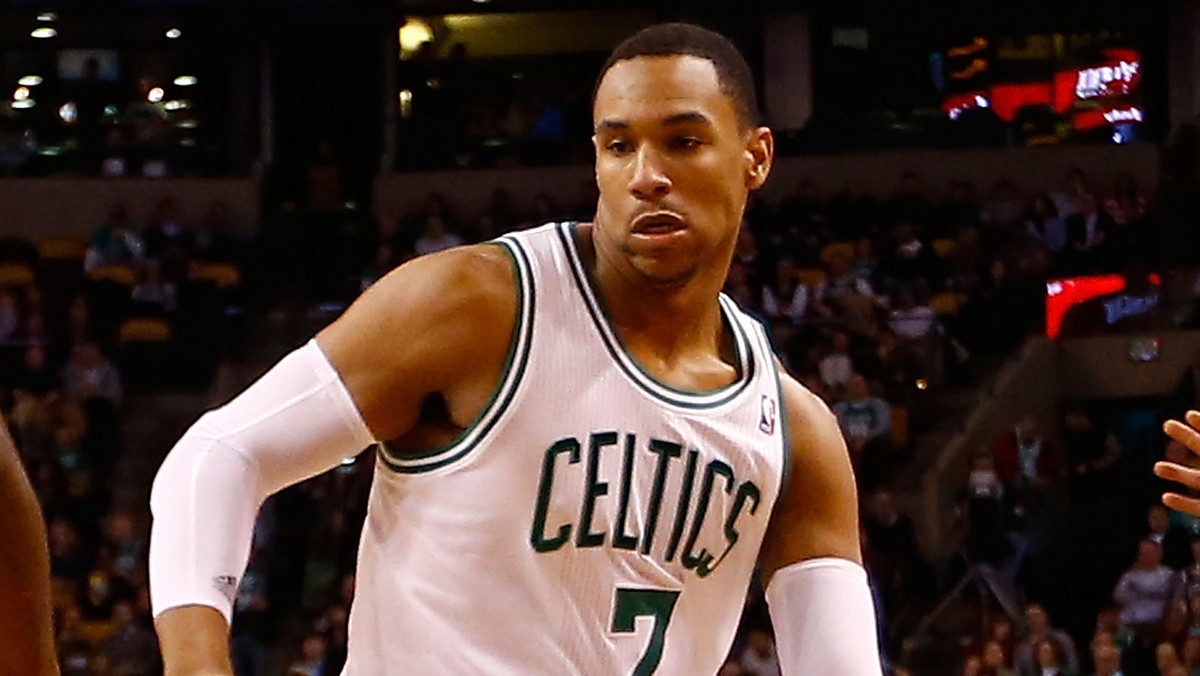 Jared Sullinger, młody zawodnik Boston Celtics, został aresztowany w związku z wydarzeniami, do których doszło w sobotę wieczorem. Koszykarz miał pobić swoją dziewczynę. To kolejny przypadek w ostatnim czasie, gdy problemy z prawem ma gracz NBA.