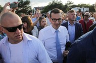 Premier Mateusz Morawiecki po spotkaniu z mieszkańcami w Działdowie