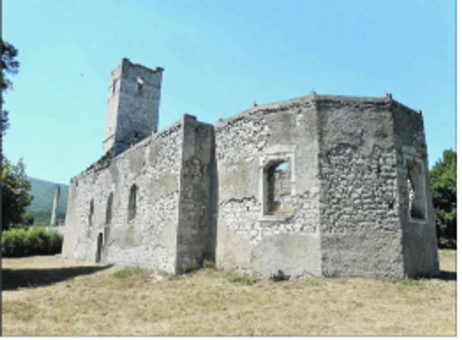 Hram svetih arhangela Mihaila i Gavrila pre početka obnove