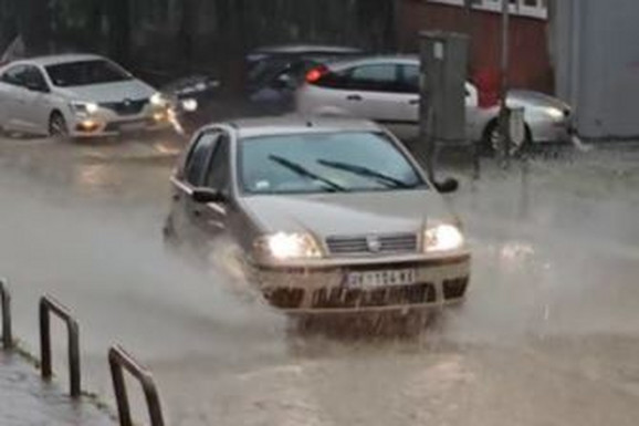 UŽICE POTOPLJENO Automobili "plivaju" u vodi, nevreme za sobom ostavilo strašne scene (FOTO, VIDEO)