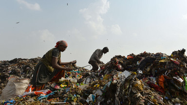 Góra śmieci, która zabija. Indyjski problem ze śmieciami