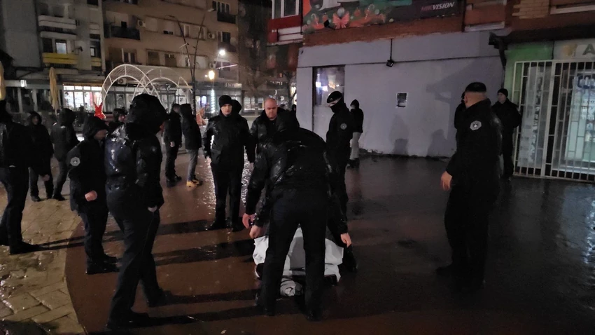 Tzv. kosovska policija zabranila postavljanje transparenta "Mir božji, Hristos se rodi"
