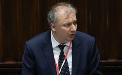 Wiceminister finansów: Samorządy nie muszą nikogo o nic prosić