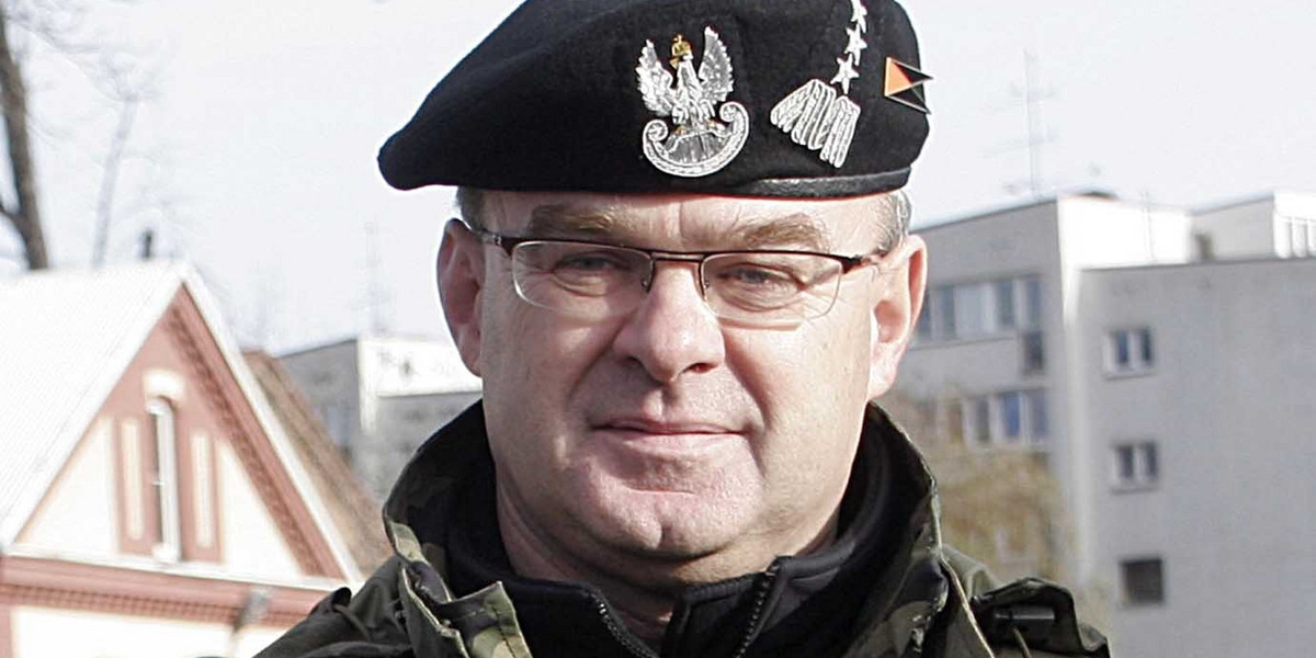 Gen. Waldemar Skrzypczak ocenia budowę muru na granicy z Obwodem Kaliningradzkim.
