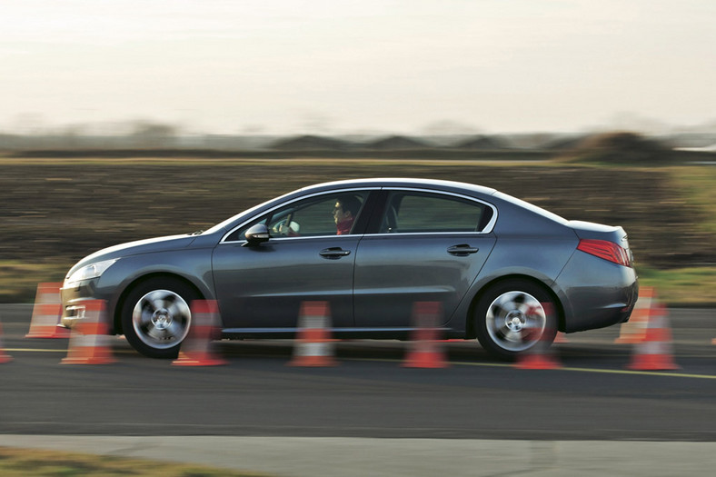 Kia Optima kontra Ford Mondeo i Peugeot 508: które auto jest najlepsze dla rodziny