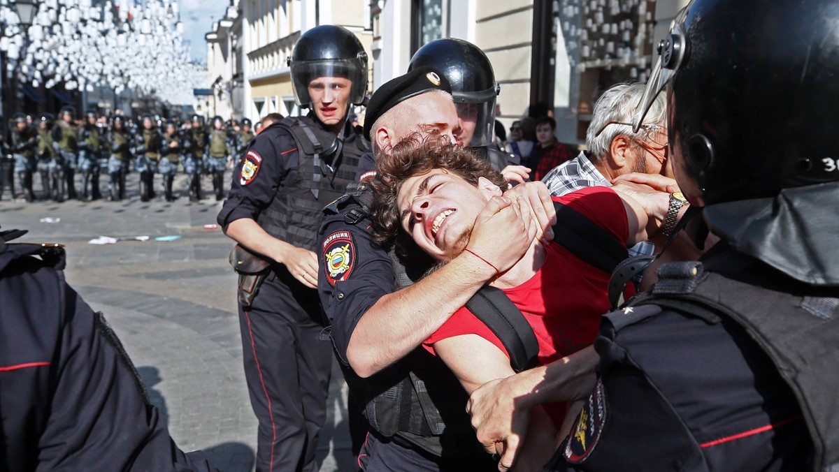 Brutalnie rozgoniona demonstracja w Moskwie to znak, że Putin ma poważny problem