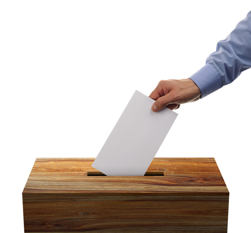 Wybierając się do lokalu wyborczego, obywatel bezwzględnie musi okazać dokument tożsamości. Podstawowym jest dowód osobisty.