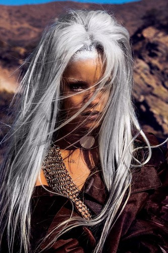 Rihanna na zdjęciach z sesji dla 'Tush Magazine'