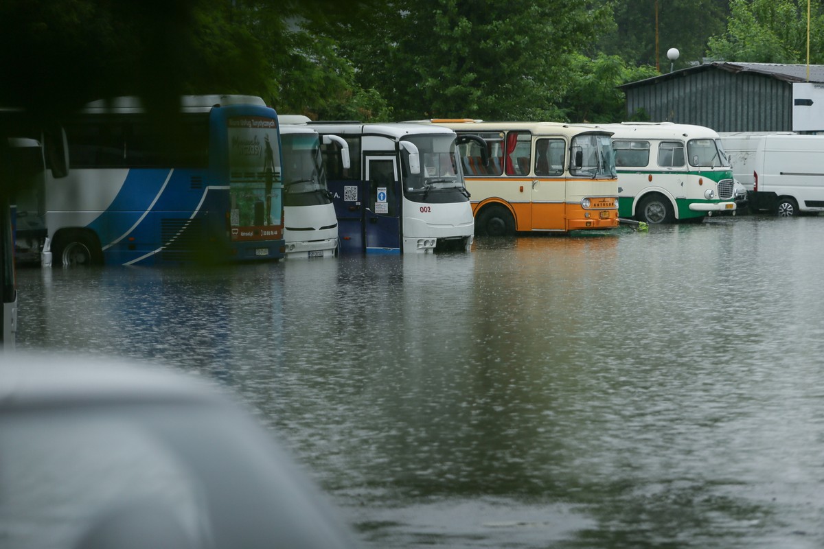 Zalana zajezdnia autobusowa w Bielsku-Białej