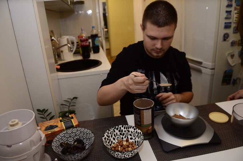 Majstor za kakao-kuglice sa lešnicima i urmama