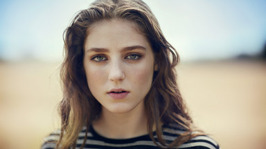 Birdy prezentuje teledysk do "Light Me Up"