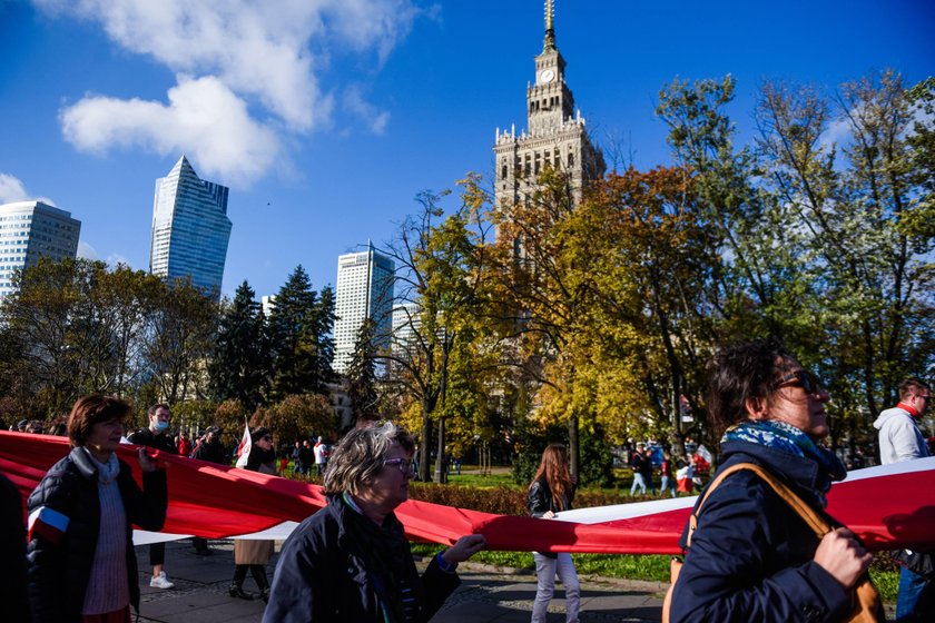 Protest przeciwko ograniczeniom związanym z koronawirusem