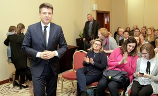 Petru: Trzeba odczarować temat przystąpienia Polski do strefy euro