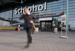 Chaos na lotnisku Schiphol. KLM zawiesił wiele lotów do Amsterdamu. Utrudnienia dla tysięcy pasażerów