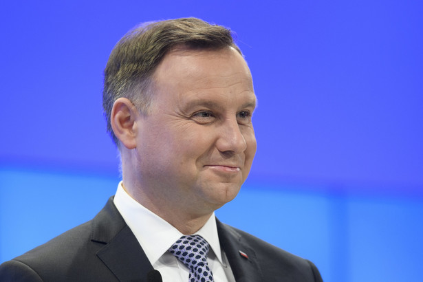 Prezydent Andrzej Duda pogratulował polskim skoczkom zwycięstwa w drużynowym konkursie PŚ