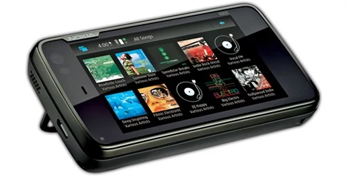 Nokię N900 wyposażono w odchylaną podstawkę, dzięki której oglądanie zdjęć i filmów jest bardzo wygodne