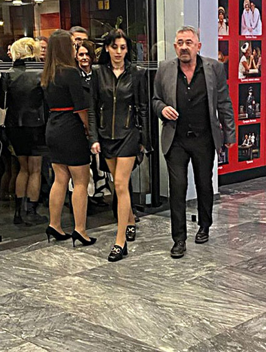 Mima Karadžić sa devojkom