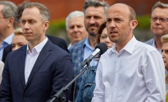 Posłowie KO zadowoleni z wymiany szefa. 'Tomczyk nie umiał nas poklepać po plecach'