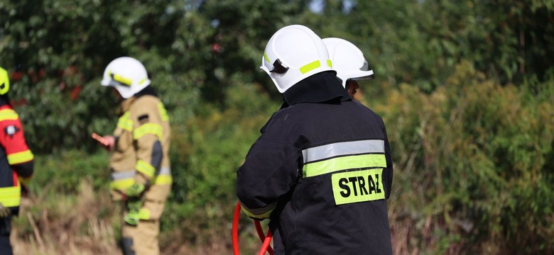 Pożar złomowiska. W akcji kilkadziesiąt zastępów strażaków