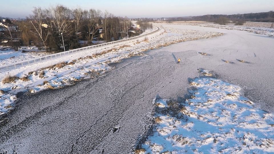 Zamarznięty Zalew Zemborzycki z drona