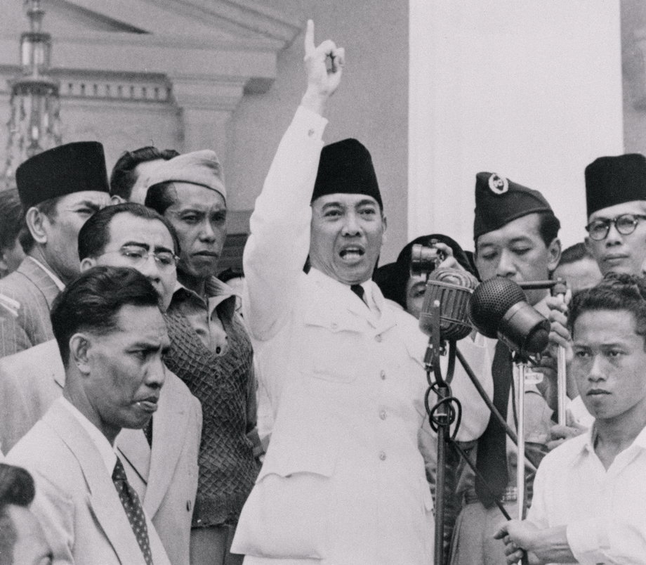 Prezydent Sukarno przemawia do tłumów