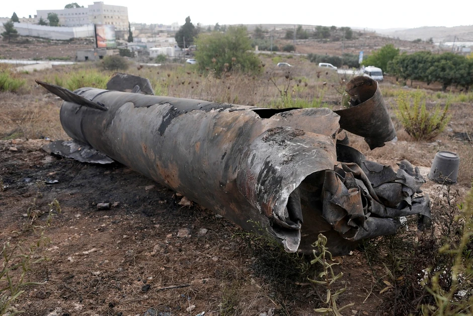 Ostaci projektila koje je Iran ispalio na Izrael