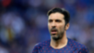 Gianluigi Buffon cieszy się z mistrzostwa Francji