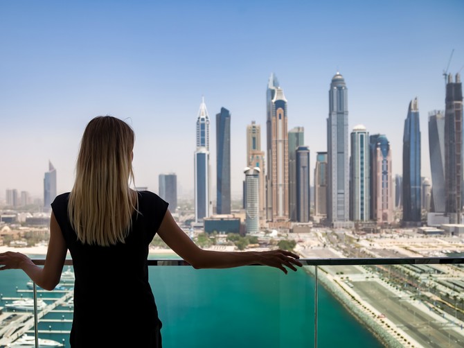 Zaljubila se preko Fejsbuka i otišla u Dubai, dečko je prodao vlasniku bara (Ilustracija)