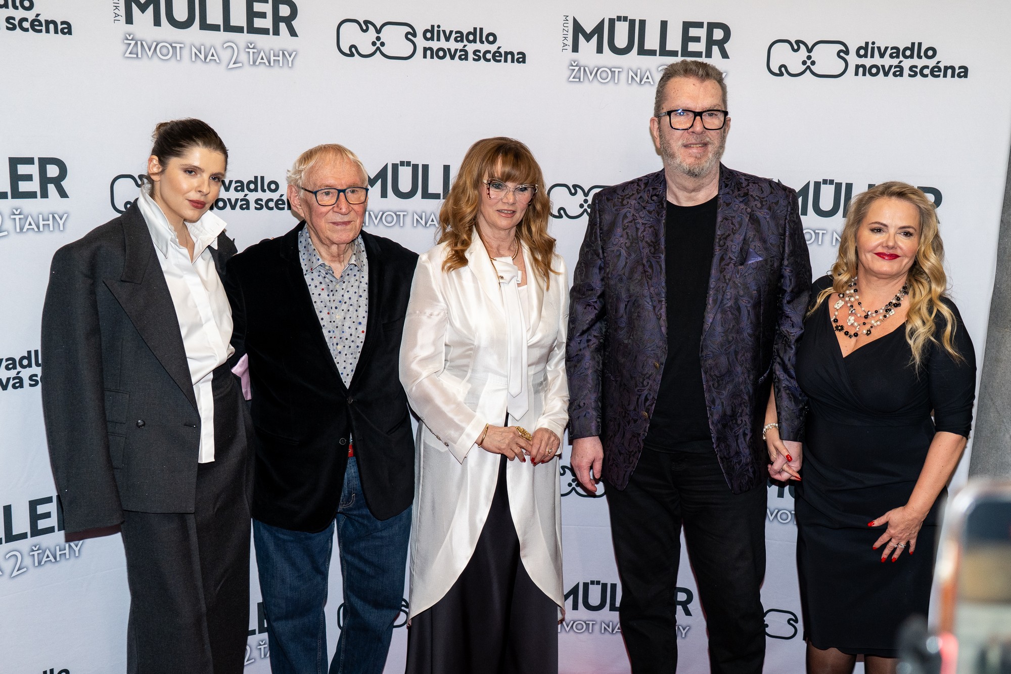 Premiéra muzikálu Müller – Život na dva ťahy: Ema Müllerová, herec Karol Čálik, riaditeľka Novej scény Ingrid Fašiangová, spevák Richard Müller a jeho manželka Vanda.