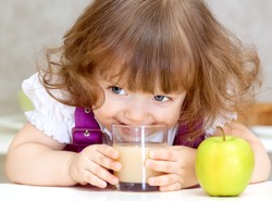 Choć są zdrowe, niszczą zęby. Alarm dentystów