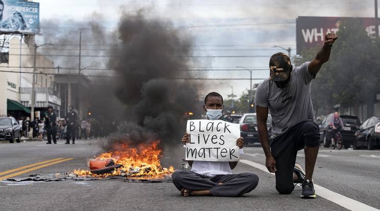 Los Angelesben is összecsapások folynak a tüntetők és a rendőrség között George Floyd halála miatt / Fotó: MTI/ EPA/ETIENNE LAURENT