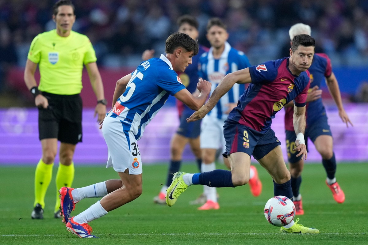 Robert Lewandowski w meczu FC Barcelona z Espanyol