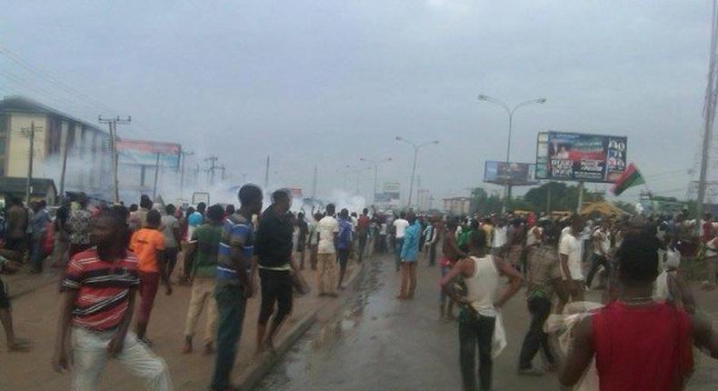 Biafra Protesters causing traffic in Port Harcourt