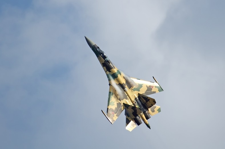 Rosyjski Su-35 dysponuje rakietami powietrze-powietrze o zasięgu nawet do 300 km.