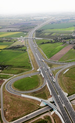 Budowa autostradowej obwodnicy Wrocławia A8 pochłonęła 3 898 199 591.75 zł . Ze środków unijnych pochodziło <b>2 796 119 019.29 zł</b>.