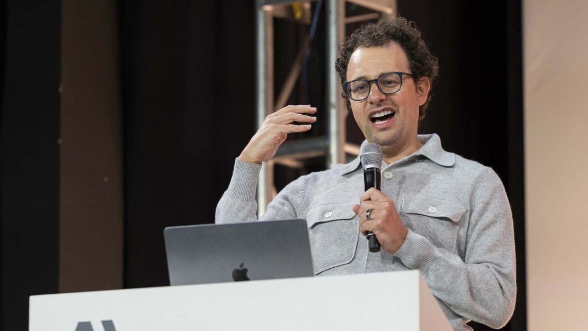 Szkolili AI na treściach bez zgody autorów. Teraz zapłacą 1,5 mld dol. Anthropic zawiera ugodę z pisarzami