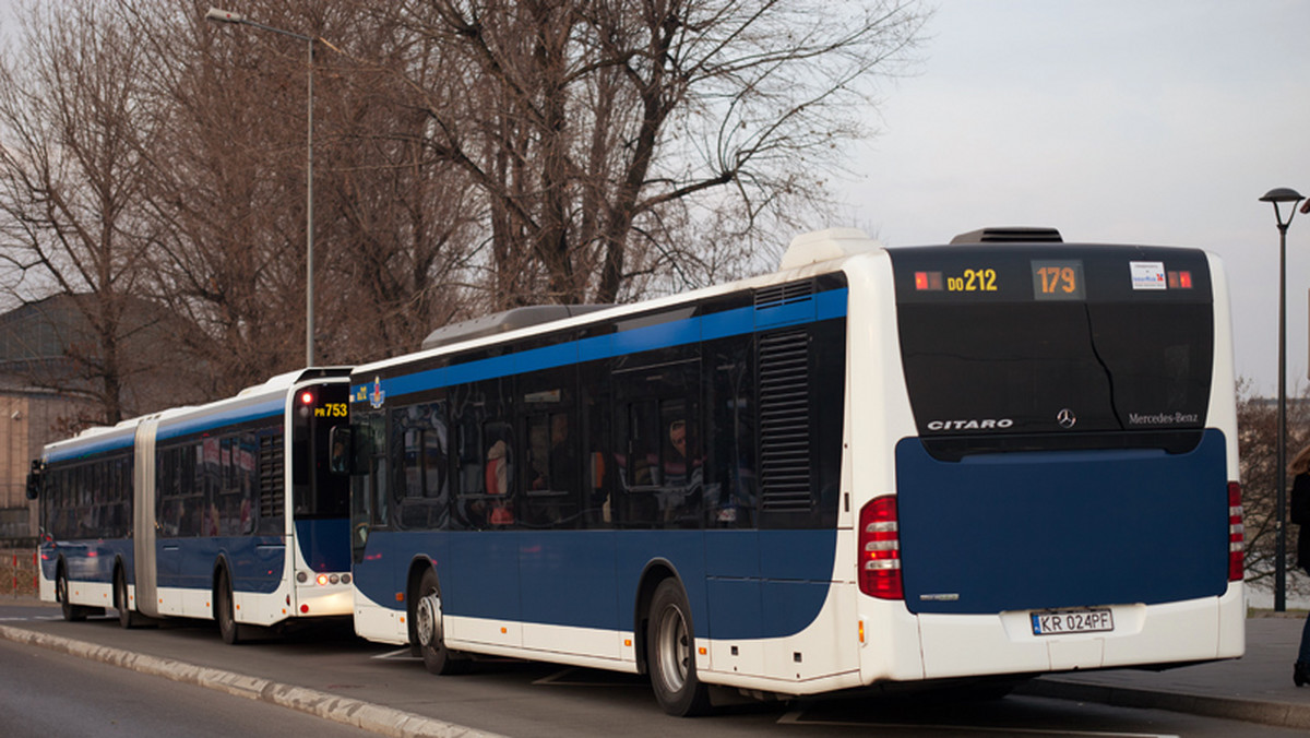 Miejskie Przedsiębiorstwo Komunikacyjne w Krakowie podpisało w czwartek umowę na dostawę - w formie leasingu finansowego - 30 autobusów Mercedes-Benz Citaro z silnikami spełniającymi normy emisji spalin Euro 6.