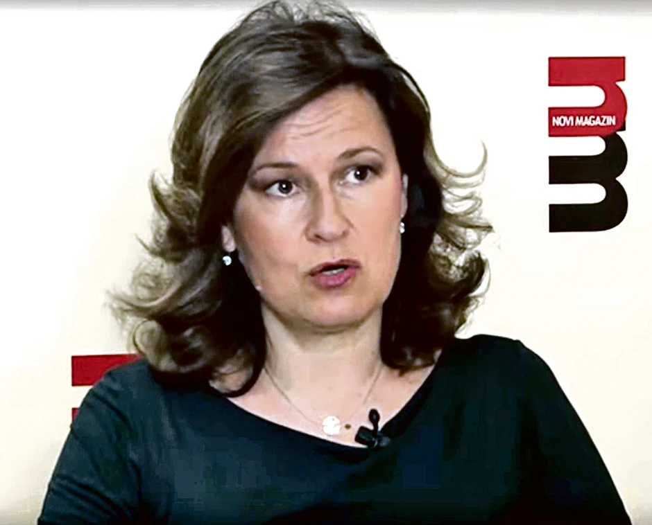 Poznato je da ako učenici dobro vladaju maternjim jezikom, spremniji su i za učenje ostalih predmeta. Da bi se to postiglo, treba povećati broj časova srpskog jezika - kaže Vesna Lompar