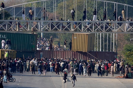 Sukobi u Pakistanu između pristalica Imrana Kana i snaga bezbednosti, marš na Islamabad.jpg