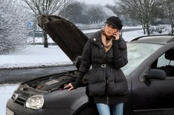 Akumulator kontra -20 stopni mrozu. Zobacz, jak uruchomić samochód zimą