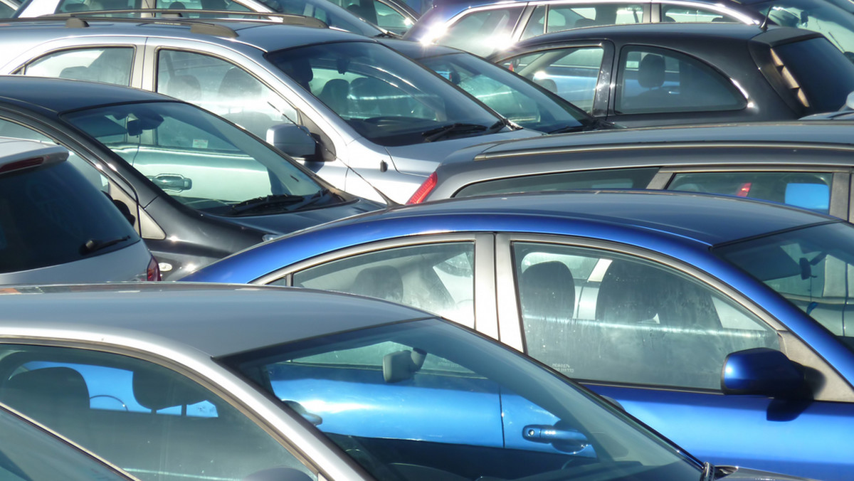 Pod koniec zeszłego roku oddano do użytku parking pod Muzeum Narodowym. Miasto zapowiada także kolejny parking podziemny przy Placu Inwalidów. Jednocześnie nie zapomina o parkingach typu Park and Ride, które mają powodować, że kierowcy będą przesiadać się na komunikację miejską. Jest szansa, że w tym roku powstaną dwa takie parkingi.