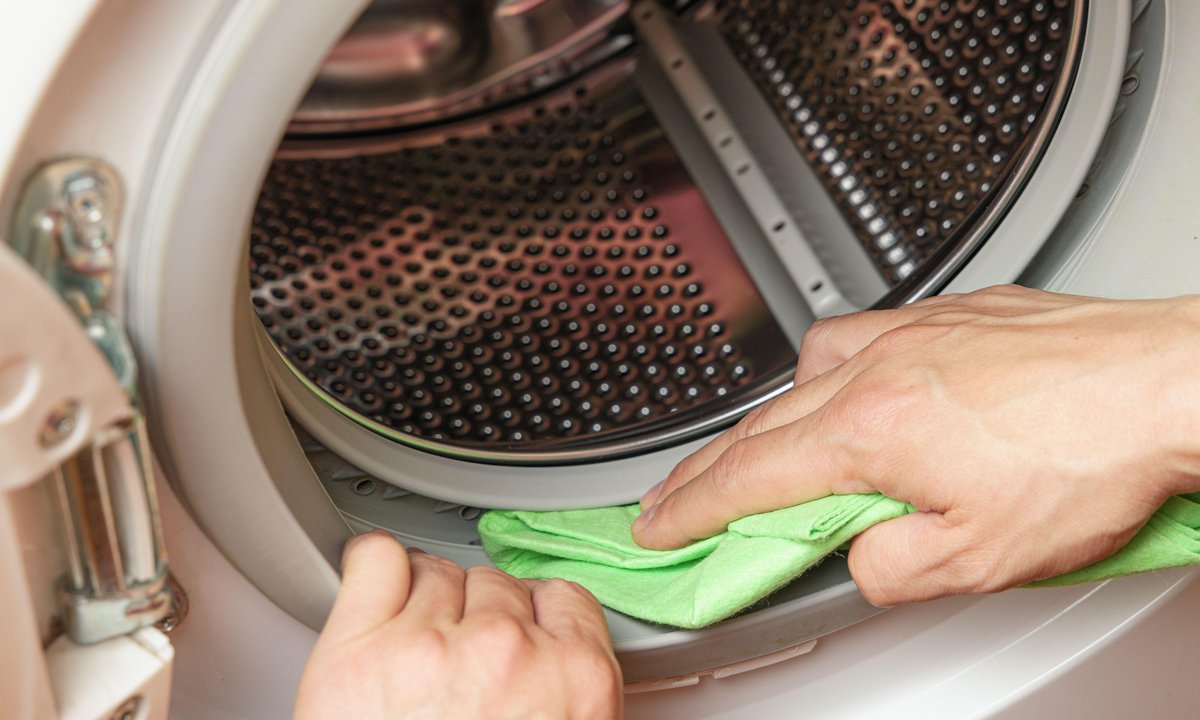 Jak wyczyścić gumową uszczelkę w pralce? Bez octu i bez sody oczyszczonej