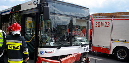 Radiowóz wbił się w autobus miejski. Są ranni!