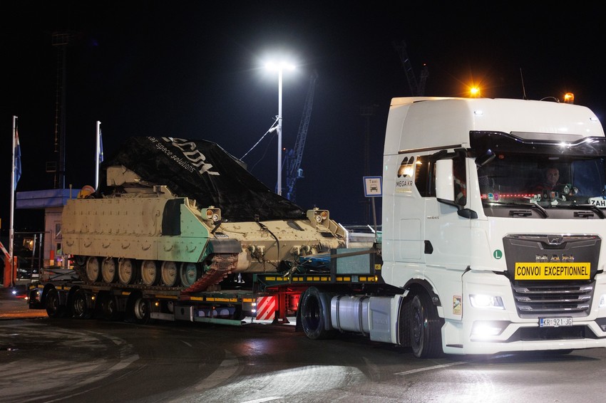 Oklopna vozila "bredli" na putu od Rijeke do Slavonskog broda, Hrvatska, 10. decembra