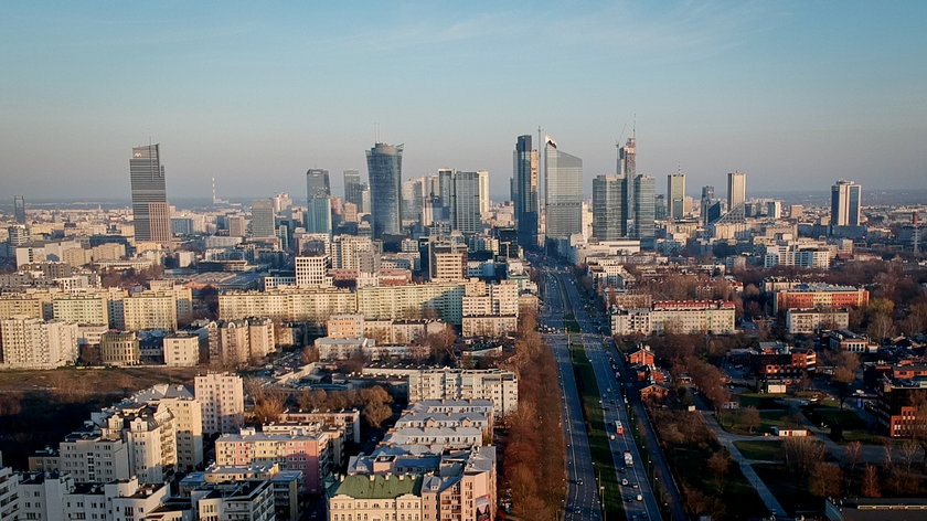 Według danych Komisji Europejskiej PKB Polski w 2020 roku spadł o 2,8 proc.