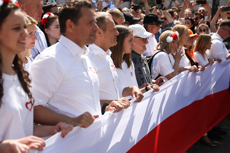 Donald Tusk i Rafał Trzaskowski na marszu 4 czerwca