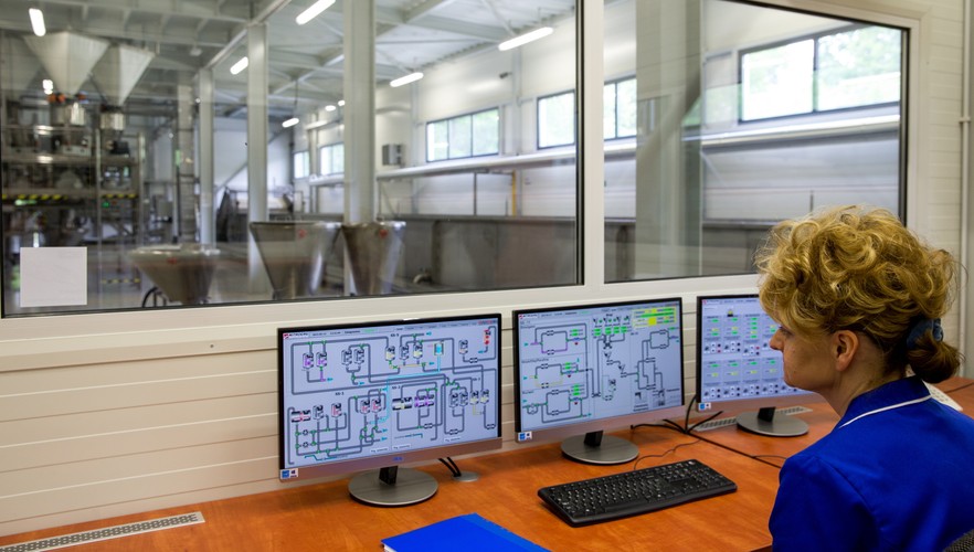 Większościowym udziałowcem jest koncern KGHM, który w 2010 r. kupił od Skarbu Państwa za ponad 120 mln zł 85 proc. akcji Nitroergu.<br><br> (mr) PAP/Andrzej Grygiel