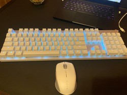 Razer próbuje połączyć ogień z wodą. Oto nowa klawiatura i mysz, ale nie dla graczy